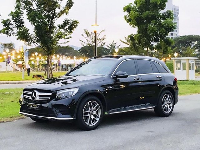 Cần bán Mercedes GLC-Class sản xuất năm 2018, màu đen còn mới0