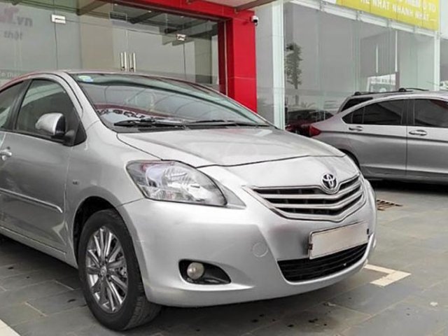 Bán Toyota Vios sản xuất 2013, màu bạc còn mới