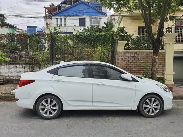 Bán ô tô Hyundai Accent sản xuất 2011, màu trắng, xe nhập còn mới giá cạnh tranh