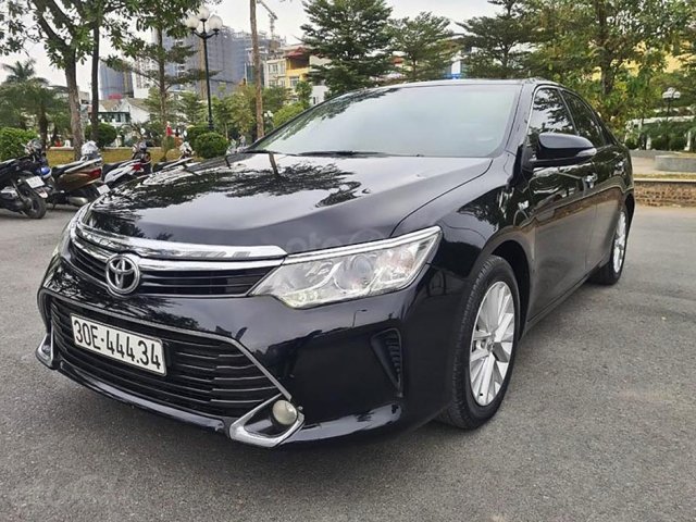 Bán xe Toyota Camry năm 2017, màu đen còn mới giá cạnh tranh