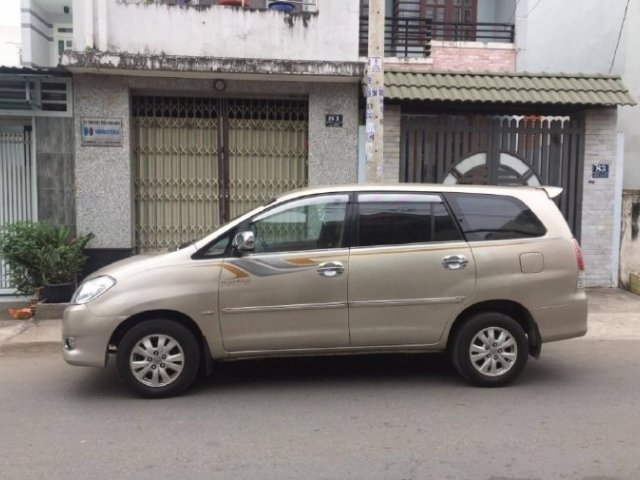 Cần bán lại xe Toyota Innova năm 2011 còn mới0