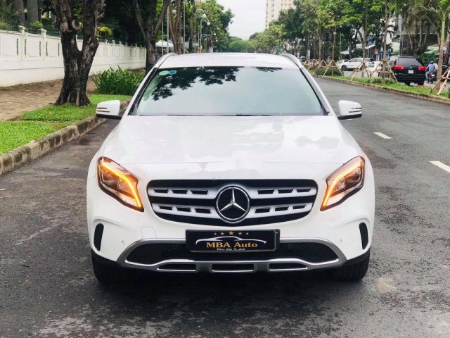 Bán ô tô Mercedes GLA 200 sản xuất năm 2019, màu trắng