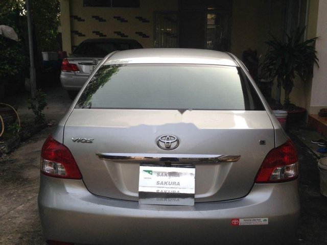 Cần bán xe Toyota Vios 2010, màu bạc chính chủ