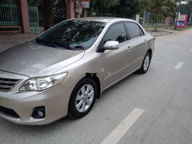 Cần bán gấp Toyota Corolla Altis đời 2014