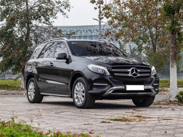 Cần bán Mercedes-Benz GLE400 đời 2017, màu đen xe gia đình giá cực tốt0