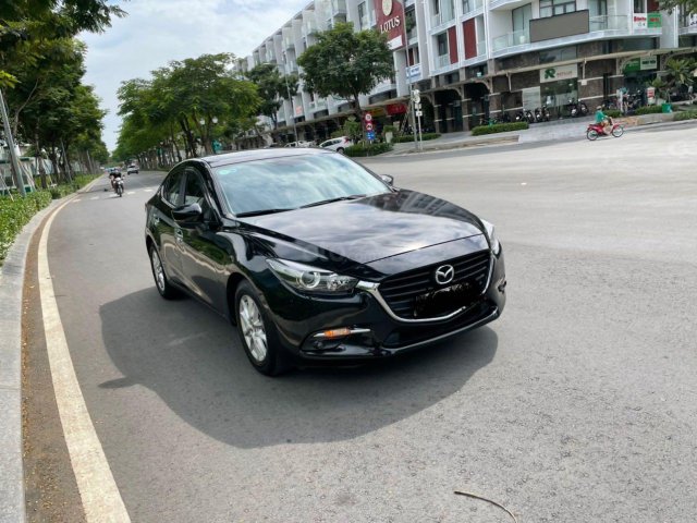 Cần bán xe Mazda 3 sản xuất 2018, màu đen, xe gia đình, giá chỉ 599 triệu đồng