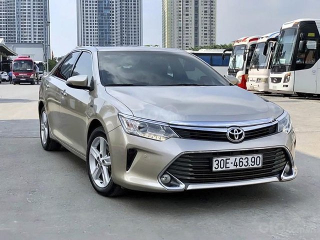 Cần bán lại xe Toyota Camry năm sản xuất 2016 còn mới