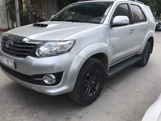 Bán Toyota Fortuner sản xuất 2016, màu bạc còn mới