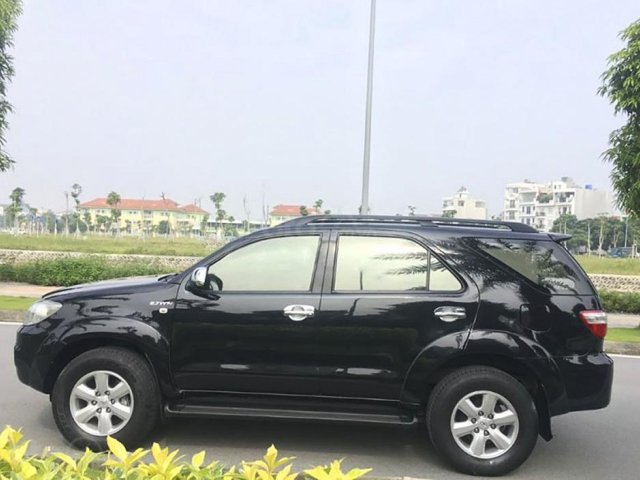 Cần bán Toyota Fortuner năm sản xuất 2012, màu đen còn mới0