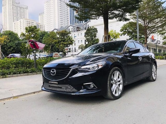 Cần bán xe Mazda 6 2.5 AT năm sản xuất 2016, màu đen, giá tốt