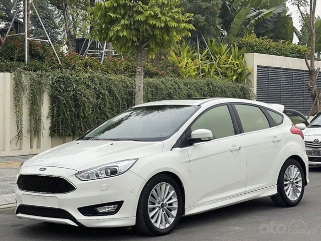 Cần bán xe Ford Focus Sport 1.5L năm sản xuất 2016, màu trắng0