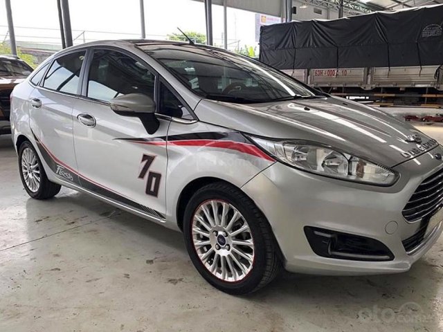 Bán ô tô Ford Fiesta sản xuất 2014, màu bạc, xe nhập0