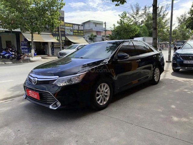 Cần bán lại xe Toyota Camry sản xuất năm 2016, màu đen, giá chỉ 750 triệu