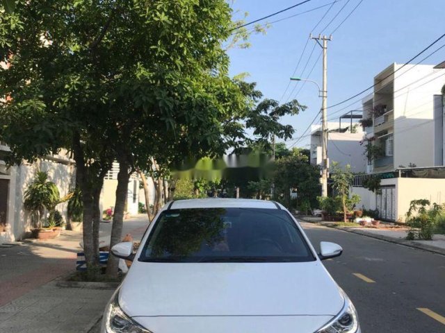 Bán Hyundai Accent đời 2018, màu trắng chính chủ, giá tốt0