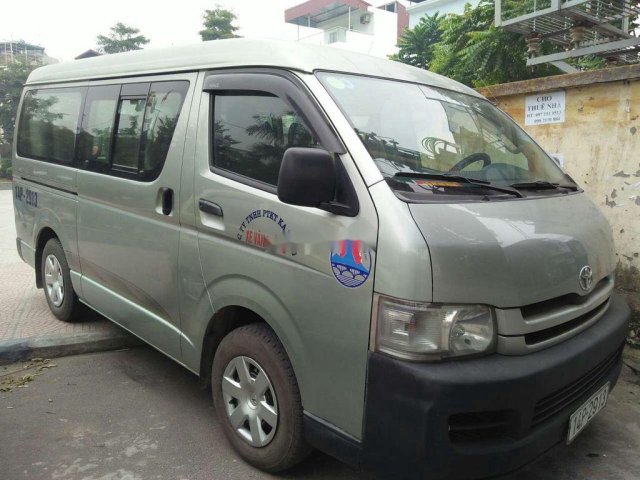 Cần bán gấp Toyota Hiace đời 2010 còn mới 