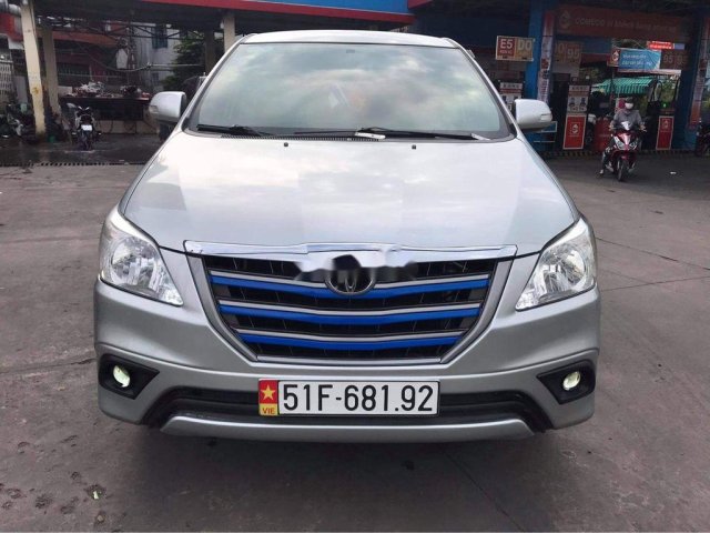 Cần bán Toyota Innova sản xuất năm 2016, màu bạc 