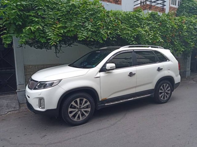 Cần bán xe Kia Sorento năm sản xuất 2015, màu trắng, giá chỉ 660 triệu0