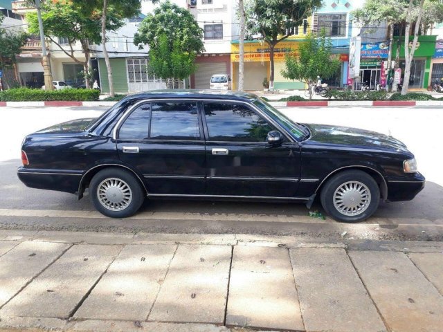 Cần bán Toyota Crown 1993, màu đen, nhập khẩu 