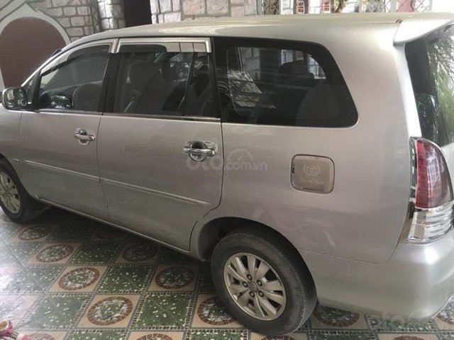 Cần bán lại xe Toyota Innova 2.0E năm 2012, màu bạc, giá 380tr0