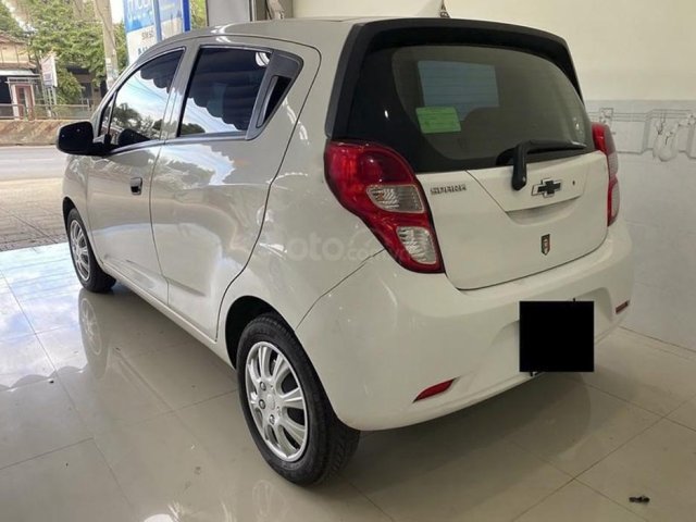 Bán ô tô Chevrolet Spark LT sản xuất 2017, màu trắng0