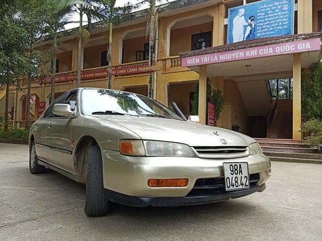 Cần bán xe Honda Accord năm 1999, màu vàng, xe nhập chính chủ, 130tr