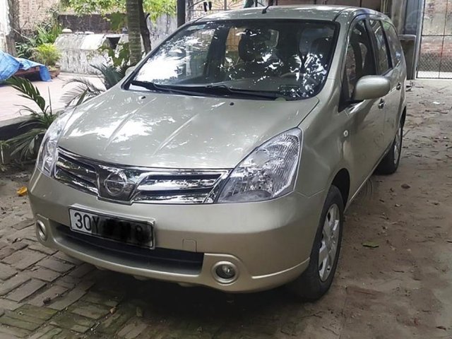 Bán xe Nissan Grand livina sản xuất năm 2011 còn mới0