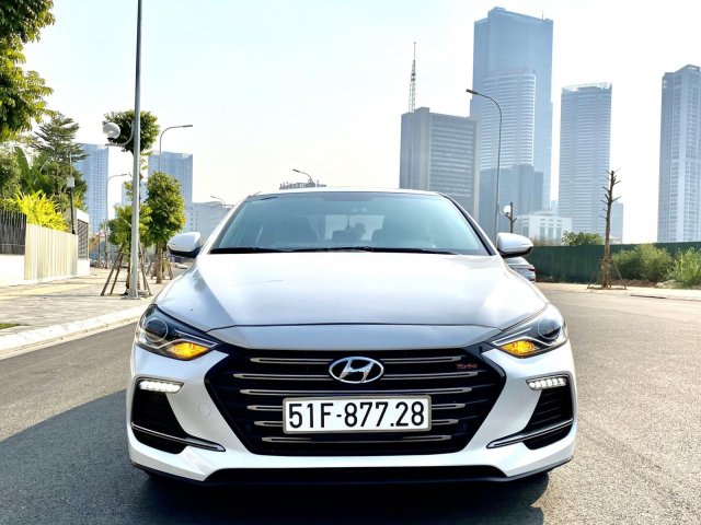 Hyundai Elantra 1.6 turbo full option sx 2019 chạy 2v8km siêu mới0