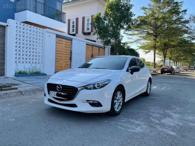 Cần bán xe Mazda 3 sản xuất 2018, màu trắng nhập khẩu nguyên chiếc giá tốt 618 triệu đồng