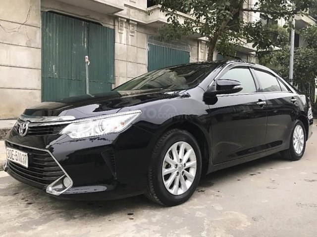 Cần bán lại xe Toyota Camry năm 2015, màu đen còn mới, 725 triệu0