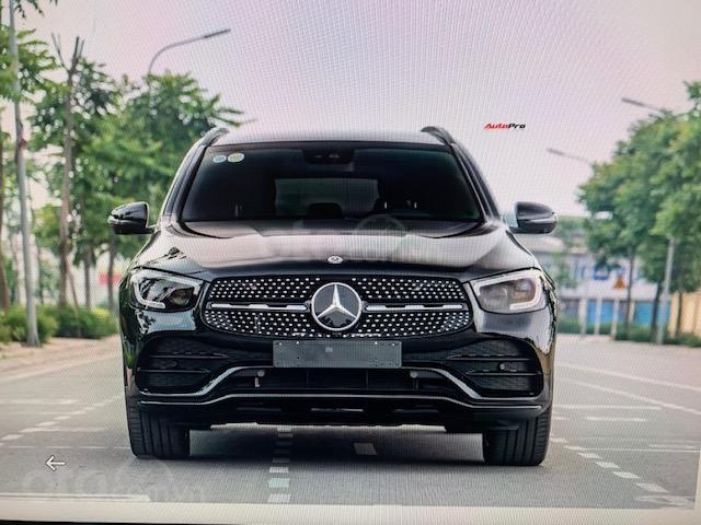 Bán nhanh chiếc Mercedes GLC300 4Matic nhập khẩu 20200