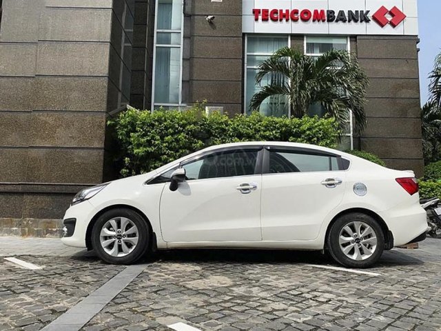 Cần bán xe Kia Rio năm 2017, màu trắng, nhập khẩu nguyên chiếc còn mới