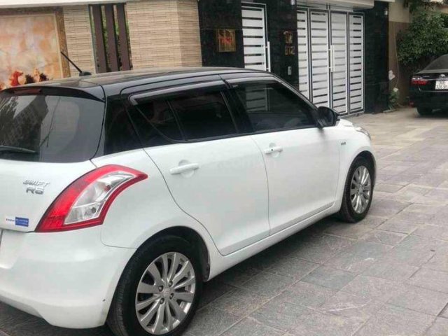 Cần bán Suzuki Swift sản xuất năm 2017, màu trắng