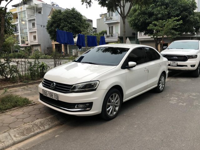 Chính chủ cần bán xe Volkswagen Polo Sedan0