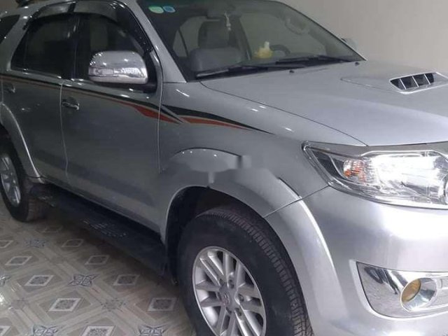 Cần bán lại xe Toyota Fortuner sản xuất năm 2013, màu bạc0