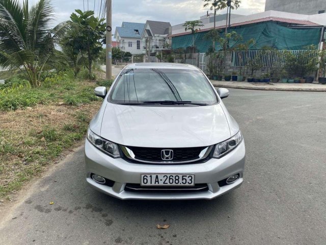 Cần bán gấp Honda Civic 2015, màu bạc 