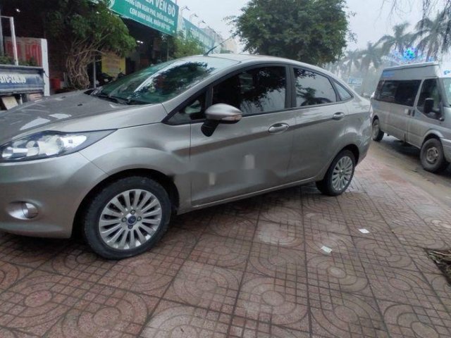 Xe Ford Fiesta năm sản xuất 2012, nhập khẩu nguyên chiếc