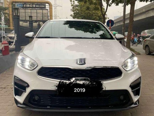 Cần bán lại xe Kia Cerato sản xuất năm 2019, màu trắng0