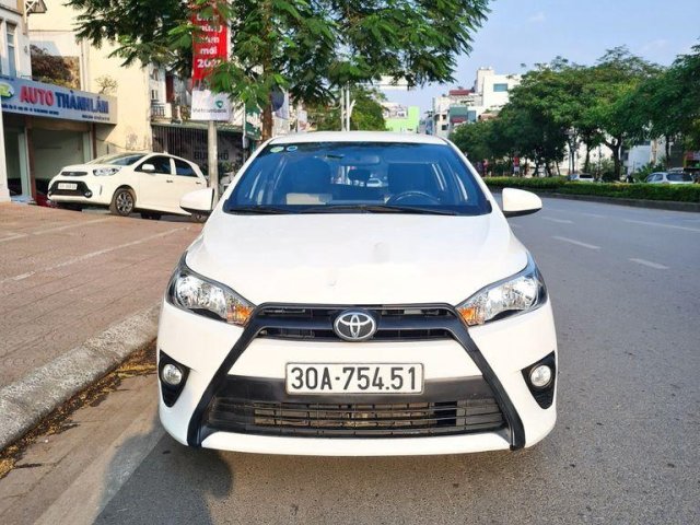 Cần bán xe Toyota Yaris năm 2015, màu trắng, xe nhập0