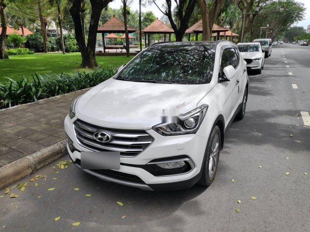 Xe Hyundai Santa Fe đời 2018, màu trắng ít sử dụng, giá tốt0