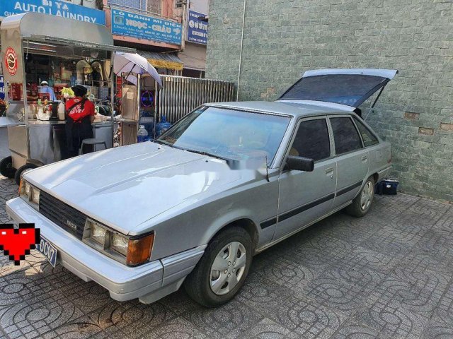 Cần bán lại xe Toyota Camry năm sản xuất 1983, màu bạc, nhập khẩu 