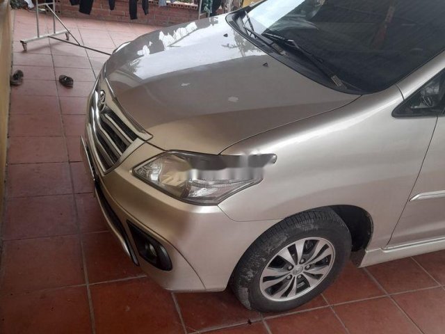 Cần bán Toyota Innova năm 2015 còn mới0