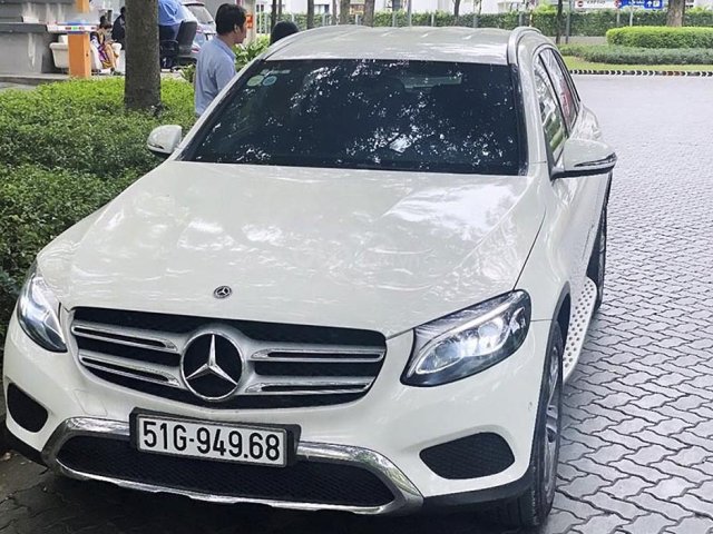 Cần bán lại xe Mercedes GLC200 sản xuất 2019, màu trắng, nhập khẩu0
