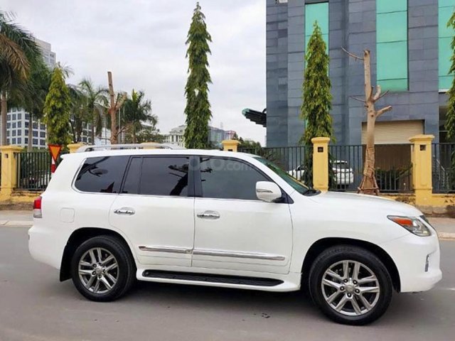 Xe Lexus LX 570 năm 2012, màu trắng, nhập khẩu, giá ưu đãi