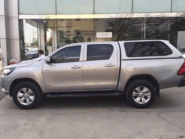 Bán Toyota Hilux 2.5L năm sản xuất 2015, màu bạc