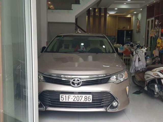 Cần bán Toyota Camry sản xuất 2015 còn mới, giá 730tr0