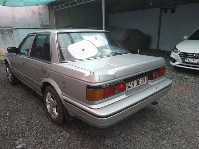 Cần bán xe Nissan Bluebird sản xuất năm 1988, màu bạc, xe nhập0