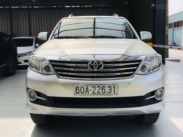 Bán xe Toyota Fortuner màu bạc, xe siêu đẹp và còn rất mới0