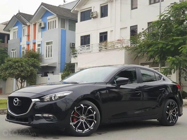 Cần bán Mazda 3 năm sản xuất 2018, màu đen còn mới