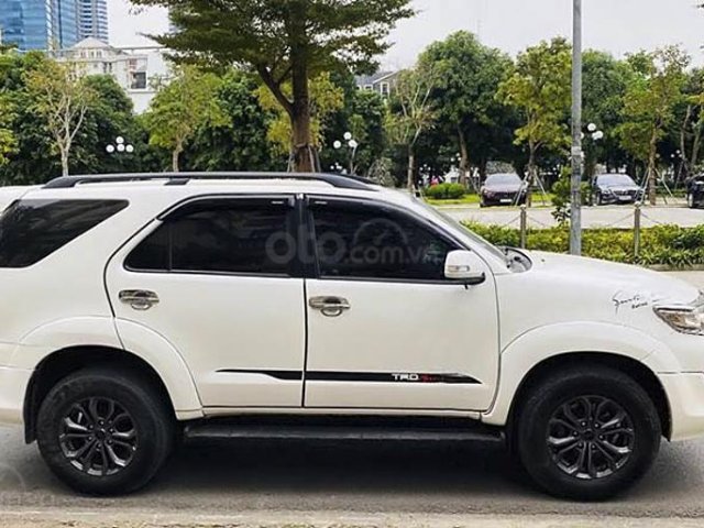 Bán Toyota Fortuner TRD Sportivo 4x4 AT sản xuất năm 2015, màu trắng, giá chỉ 689 triệu