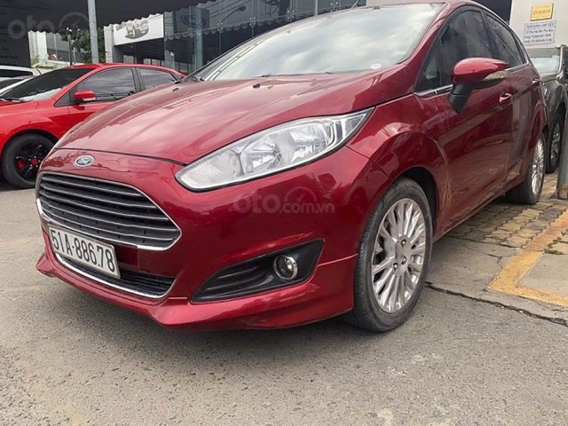 Cần bán lại xe Ford Fiesta năm sản xuất 2014, màu đỏ còn mới0